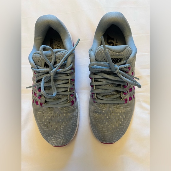 Nike Women Running Shoes - Picture 2 of 9